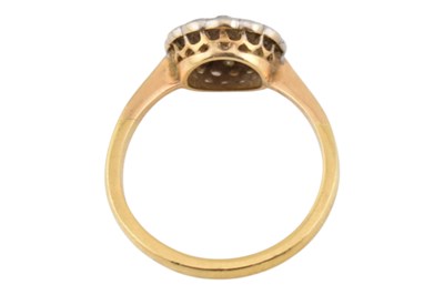 Lot 74 - EARLY 20TH CENTURY 18CT GOLD & DIAMOND CLUSTER RING