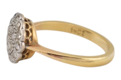 Lot 74 - EARLY 20TH CENTURY 18CT GOLD & DIAMOND CLUSTER RING
