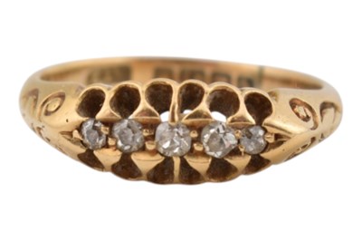 Lot 212 - HALLMARKED 18CT GOLD AND DIAMOND FIVE STONE RING