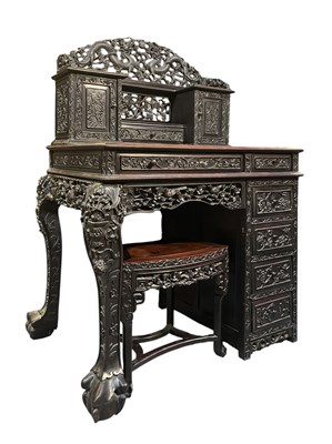 Lot 310 - QING DYNASTY CARVED WOODEN DRESSING TABLE & CHAIR 清代 雕刻化妆卓连椅子