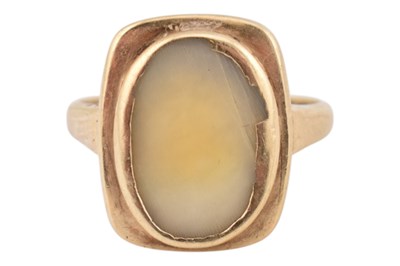 Lot 256 - HALLMARKED 9CT GOLD WORN CAMEO PANEL RING