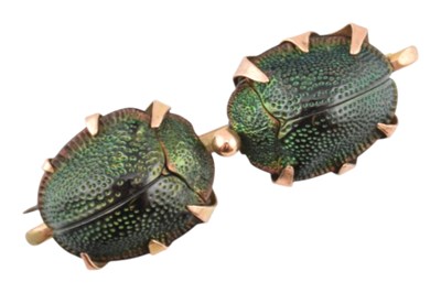 Lot 202 - 1930S 9CT GOLD MOUNTED SCARAB BEETLE BAR BROOCH PIN