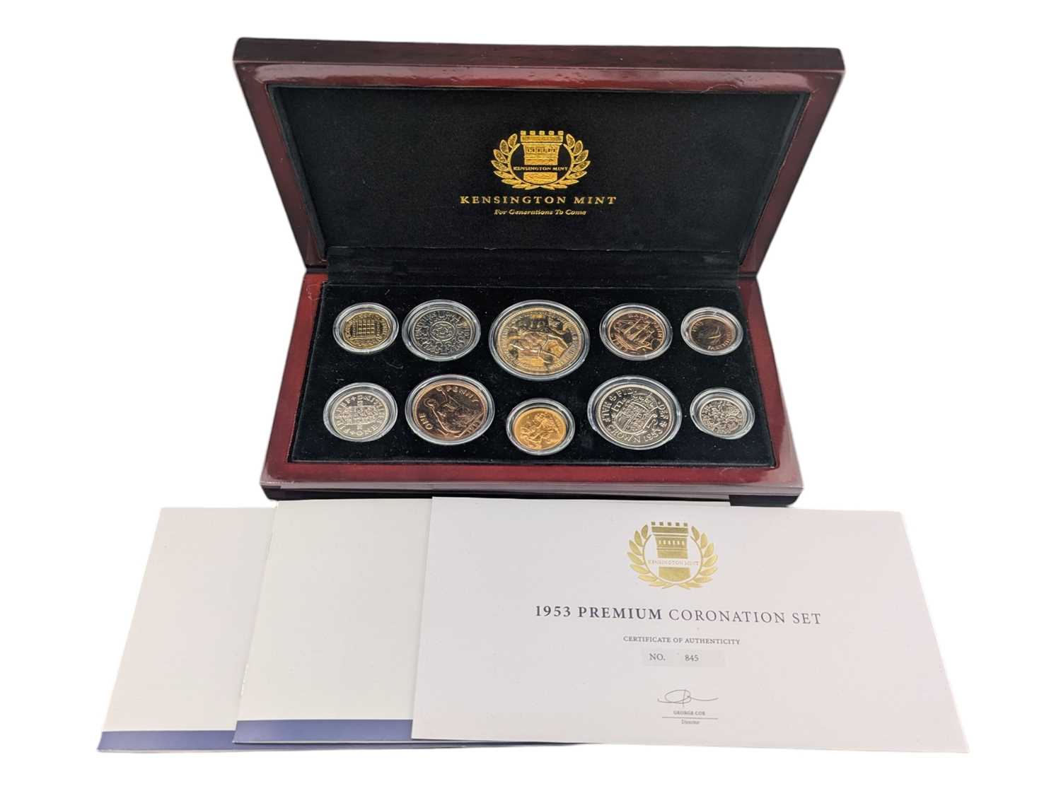 Lot 7 - 1957 QUEEN ELIZABETH II SOVEREIGN - KENSINGTON MINT BOXED SET