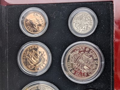 Lot 7 - 1957 QUEEN ELIZABETH II SOVEREIGN - KENSINGTON MINT BOXED SET
