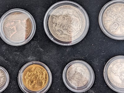 Lot 5 - 1915 KING GEORGE V GOLD SOVEREIGN - KENSINGTON MINT WWI COLLECTION