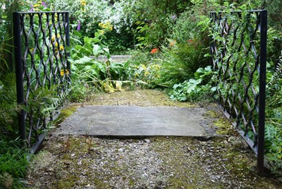 Lot 170 - FORMER BRISTOL ZOO GARDENS - ORIGINAL GORILLA HOUSE RAILINGS BRIDGE SECTIONS