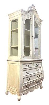 Lot 462 - FRENCH LOUIS XV STYLE WHITE PAINTED VITRINE/CABINET ON CHEST