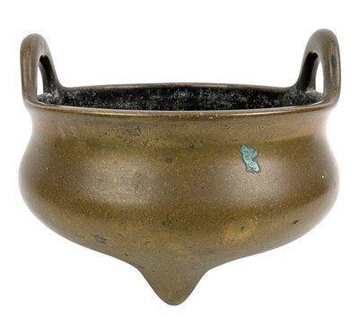 Lot 50 - A CHINESE XUANDE MARK BRONZE TRIPOD INCENSE BURNER CENSER 清 宣德款铜双耳`香炉