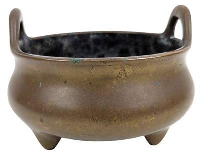 Lot 50 - A CHINESE XUANDE MARK BRONZE TRIPOD INCENSE BURNER CENSER 清 宣德款铜双耳`香炉