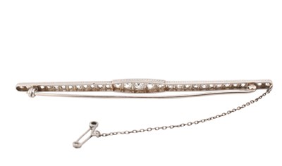 Lot 31 - ART DECO EARLY 20TH CENTURY PLATINUM & DIAMOND BROOCH PIN