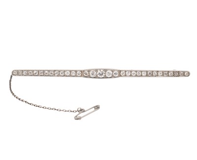 Lot 31 - ART DECO EARLY 20TH CENTURY PLATINUM & DIAMOND BROOCH PIN