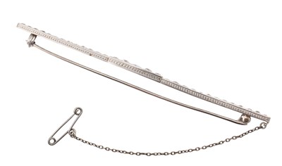 Lot 31 - ART DECO EARLY 20TH CENTURY PLATINUM & DIAMOND BROOCH PIN