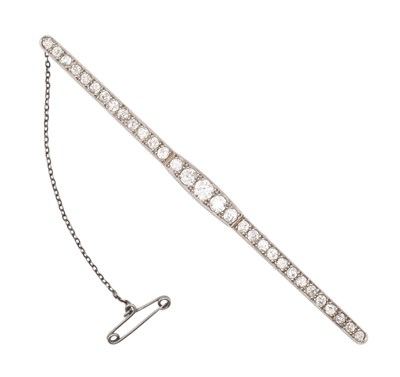 Lot 31 - ART DECO EARLY 20TH CENTURY PLATINUM & DIAMOND BROOCH PIN
