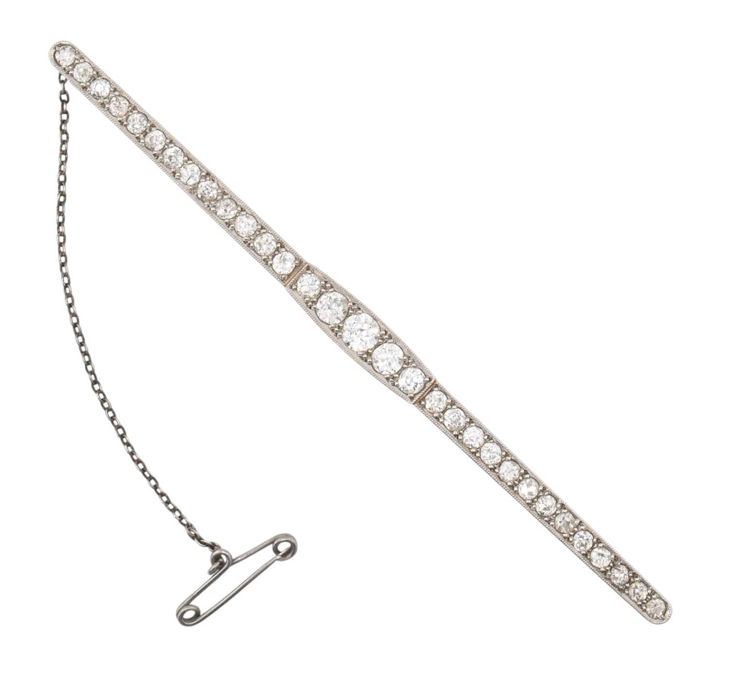 Lot 31 - ART DECO EARLY 20TH CENTURY PLATINUM & DIAMOND BROOCH PIN