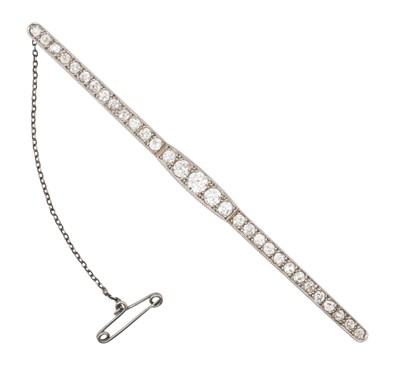 Lot 31 - ART DECO EARLY 20TH CENTURY PLATINUM & DIAMOND BROOCH PIN