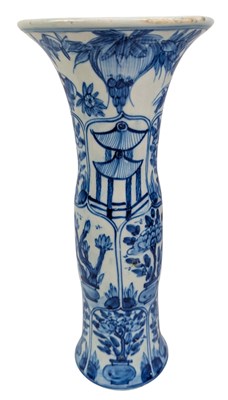 Lot 117 - CHINESE EXPORT BLUE & WHITE PORCELAIN GU VASE 青花出口花觚