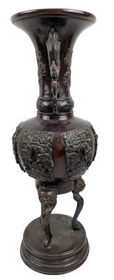 Lot 137 - 19TH CENTURY JAPANESE MEIJI PERIOD CAST BRONZE VASE / URN 19世纪 日本 明治 铜壶 / 花瓶