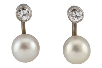 Lot 22 - PAIR OF GOLD PEARL & DIAMOND EARRINGS