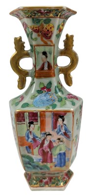 Lot 167 - CHINESE QING DYNASTY CANTON FAMILLE ROSE TWIN HANDLED VASE 清 广彩双耳人物瓶