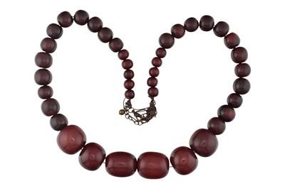 Lot 562 - A CHERRY AMBER BAKLITE BEAD NECKLACE