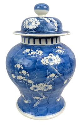 Lot 151 - 19TH CENTURY CHINESE QING DYNASTY ESE BLUE & WHITE TEMLE JAR 清 青花冰梅盖罐