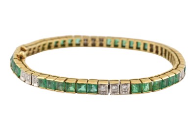 Lot 11 - KOJIS - 18CT GOLD EMERALD & DIAMOND TENNIS BACELET