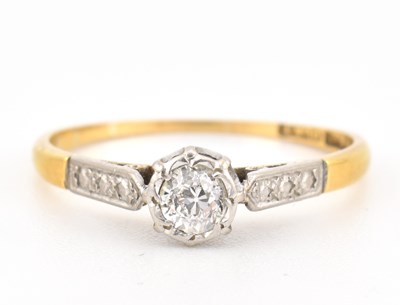 Lot 198 - 18CT GOLD & DIAMOND RING