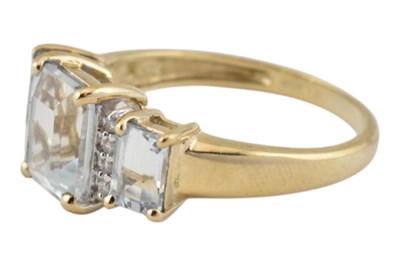 Lot 58 - HALLMARKED 9CT GOLD AQUAMARINE & DIAMOND RING