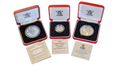 Lot 131 - 1995 GOLDEN WEDDING ANNIVERSARY SILVER PROOF FIVE POUNDS & OTHERS