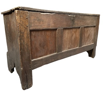 Lot 710 - 18TH CENTURY OAK WOOD SIX PLANK COFFER