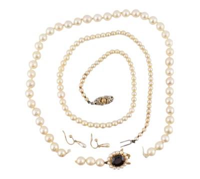 Lot 492 - TWO CULTURED PEARL NECKLACES & A PAIR OF SIMULATED PEARL EARRINGS