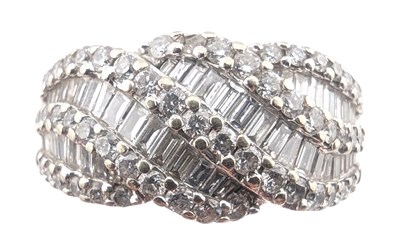 Lot 106 - A HALLMARKED 18CT GOLD & DIAMOND CLUSTER CROSSOVER RING