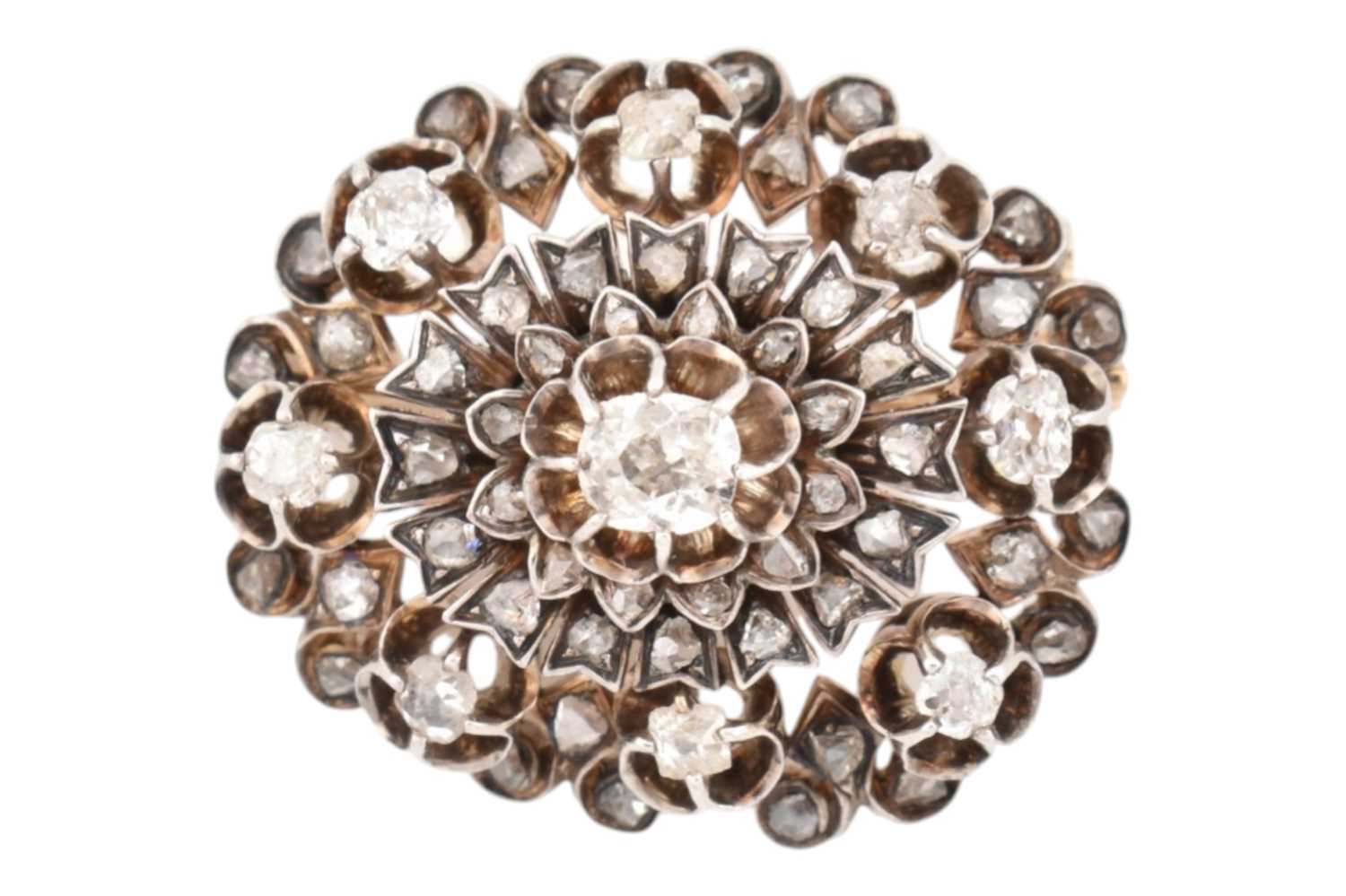 Lot 27 - 19TH CENTURY GOLD BACKED SILVER & DIAMOND CLUSTER BROOCH PIN