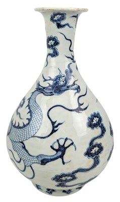 Lot 30 - CHINESE BLUE & WHITE YUHUCHUN VASE 青花 龙纹玉壶春瓶