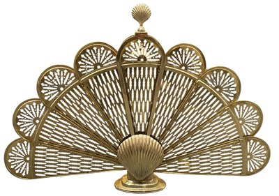 Lot 369 - FRENCH EARLY 20TH CENTURY BRASS CLAM SHELL FOLDING FIRESCREEN