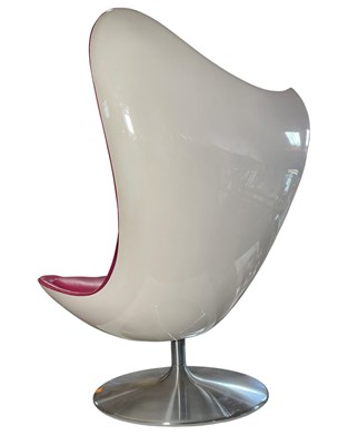 Lot 30 - SIR TERENCE CONRAN - C20 GLOVE CHAIR - 2002 DESIGNER LOUNGE CHAIR