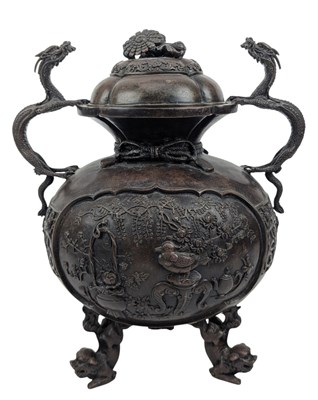 Lot 44 - 19TH CENTURY CHINESE BRONZE LIDDED CENSER 十九世纪 乾隆款 铜香炉