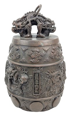 Lot 150 - A 20TH CENTURY CHINESE BRONZE BELL 20世纪黄铜钟