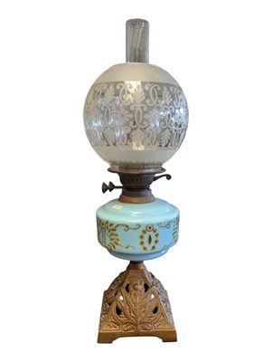 Lot 253 - VICTORIAN 19TH CENTURY TABLE TOP OIL LAMP