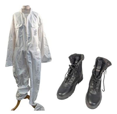 Lot 99 - DOCTOR WHO - RISE OF THE CYBERMEN - CYBUS INDUSTRIES COSTUME