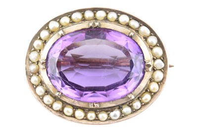 Lot 116 - VICTORIAN AMETHYST & PEARL BROOCH PIN