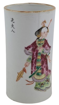 Lot 14 - 19TH CENTURY CHINESE QING DYNASTY CANTON FAMILLE ROSE INCENSE POT 清 广彩无双普人物香筒