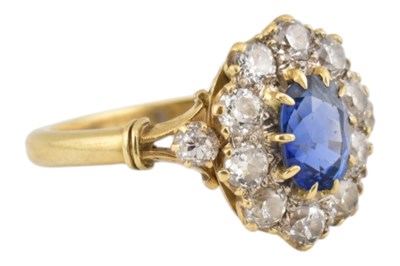 Lot 36 - HALLMARKED 18CT GOLD & SAPPHIRE CLUSTER RING