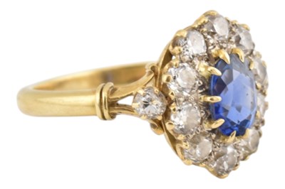 Lot 36 - HALLMARKED 18CT GOLD & SAPPHIRE CLUSTER RING