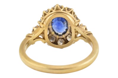 Lot 36 - HALLMARKED 18CT GOLD & SAPPHIRE CLUSTER RING