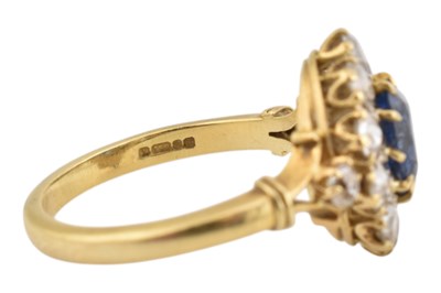 Lot 36 - HALLMARKED 18CT GOLD & SAPPHIRE CLUSTER RING