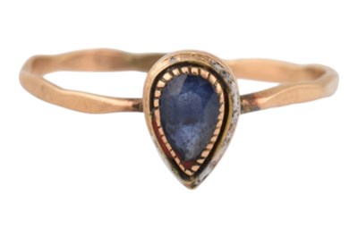 Lot 205 - 19TH CENTURY GOLD & SAPPHIRE RING