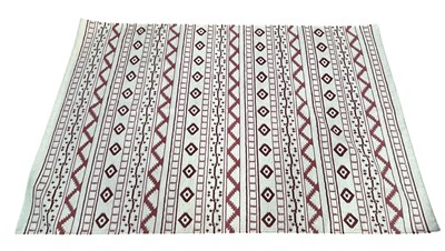 Lot 186 - LARGE CONTEMPORARY MACHINE-WOVEN FLOOR CARPET RUG