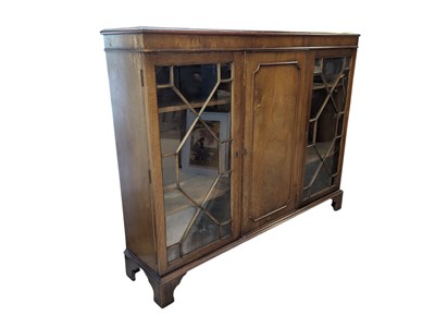 Lot 785 - QUEEN ANNE REVIVAL MAHOGANY LIBRARY BOOKCASE CABINET