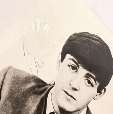 Lot 3 - THE BEATLES - PAUL MCCARTNEY - VINTAGE AUTOGRAPHED 8X10" PHOTOGRAPH